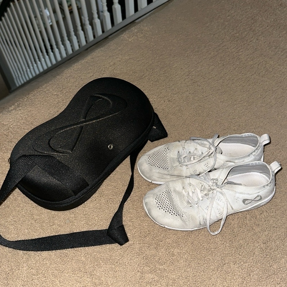 COMPETITION CHEER SHOES. Brand: NFINITY Size: 6.5 Color: White